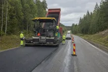 Redaktionell illustration till Asfaltering påverkar väg 26 i Värmland